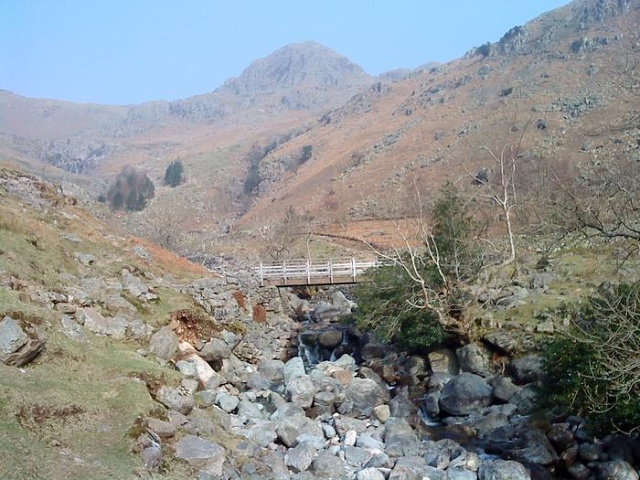 Path up to Pavey Ark from New Hotel