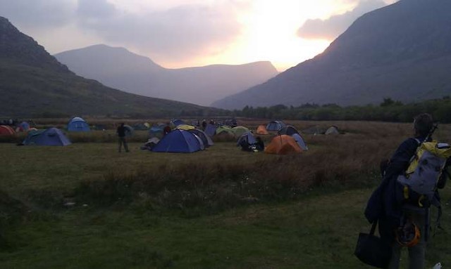 Arriving at the Uchaf campsite (Tryfan) in evening sunlight, looking West towards Y Garn